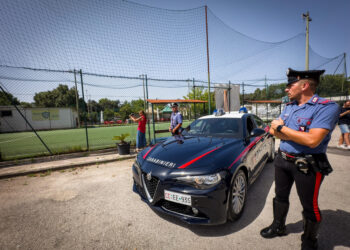 Ad aggredirlo un gruppo di minorenni