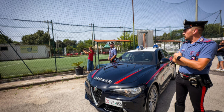 Ad aggredirlo un gruppo di minorenni