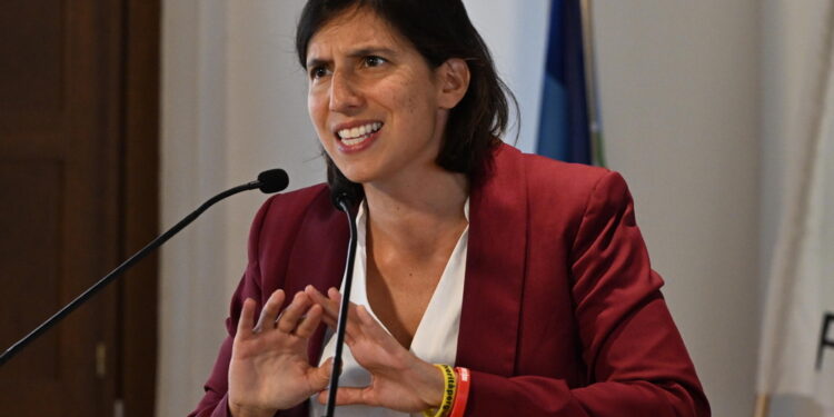 La segretaria dem ribatte alle critiche della premier