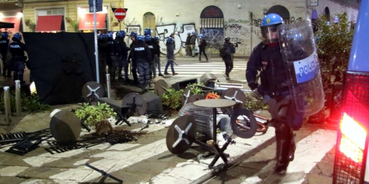 Le motivazioni della sentenza di condanna di 10 anarchici