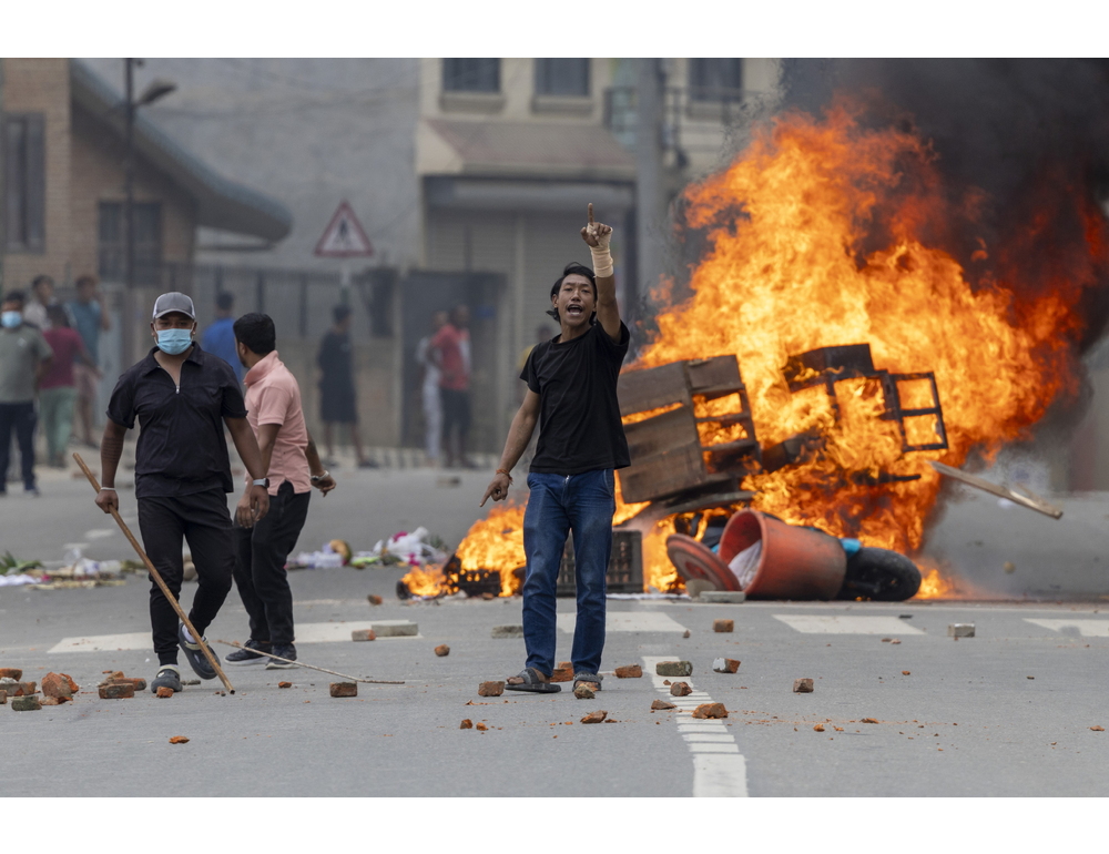Si è dimesso il premier del Nepal dopo le violente proteste