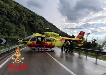 L'uomo è stato trasportato in elicottero a Trento