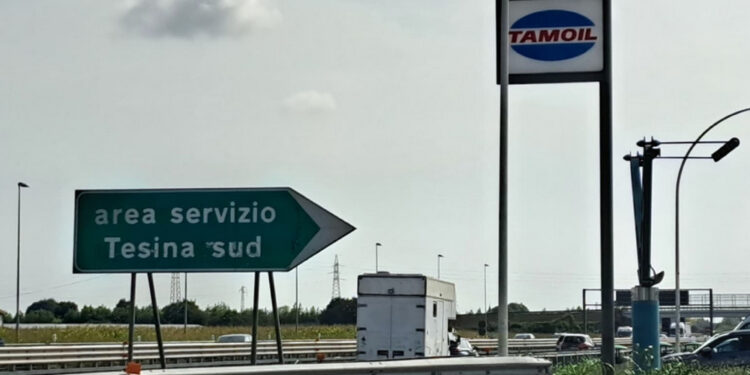 (v. 'Agente polizia stradale investito...' delle ore 10