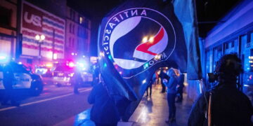 Il presidente: 'Chi la finanzia sia indagato'