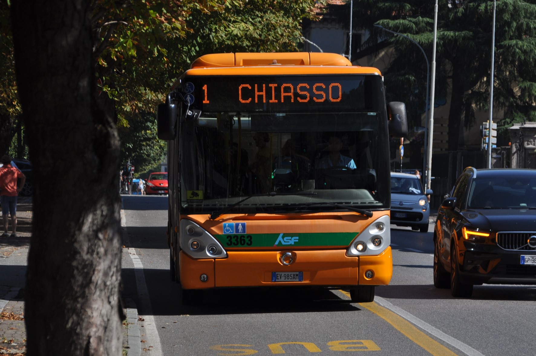 Ubriaco sul bus, aggredisce autista e passeggeri. Arrestato 36enne
