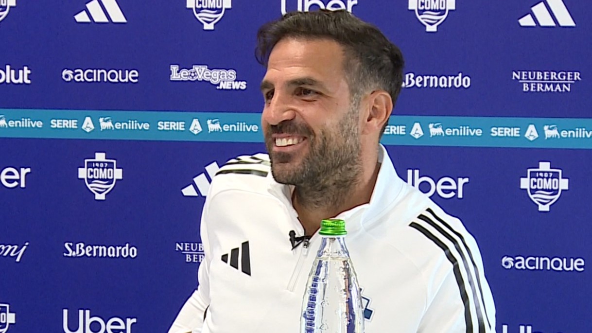 Mister Fabregas: “Giocare di lunedì aiuta il mio lavoro”