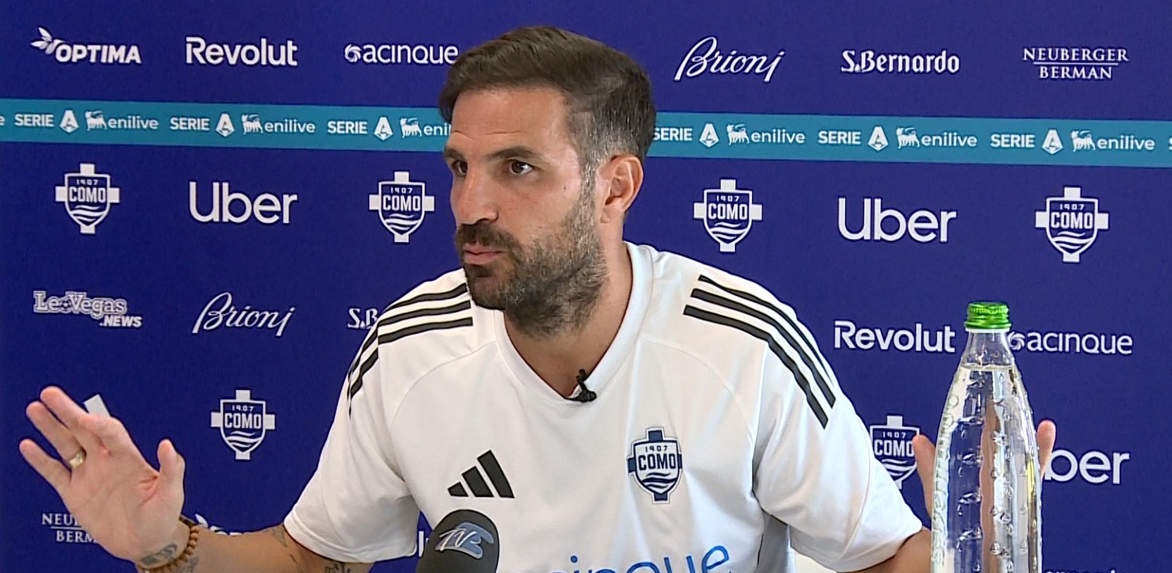 Mister Fabregas: “Non sarà facile sorprendere ancora la Fiorentina”