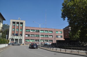 Tunisino 24enne aggredisce gli agenti alla stazione Como Lago: arrestato
