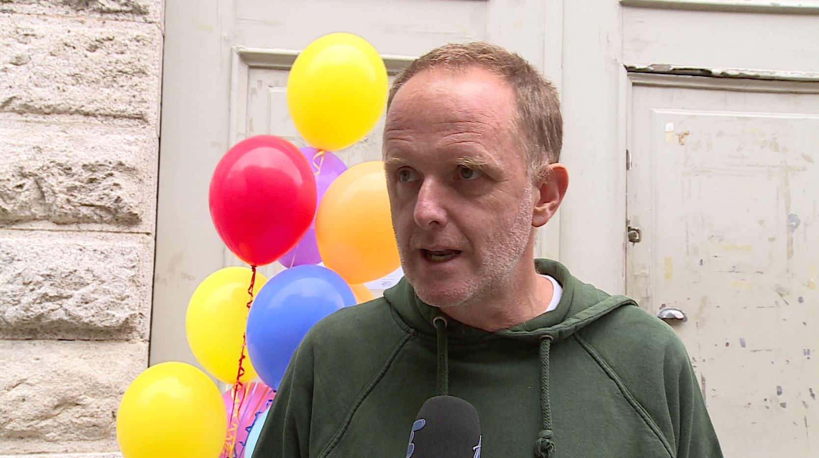 Como, il sindaco inaugura l’anno scolastico in via Perti: “In questa scuola 25 dipendenti per 60 bambini”