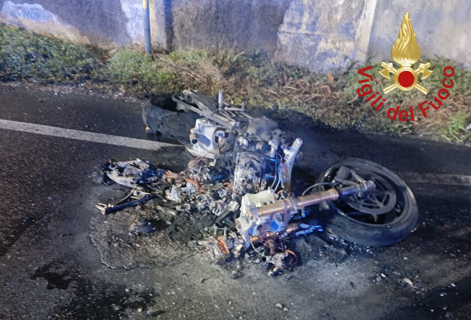 Rovello Porro, moto contro un’auto, morto 26enne