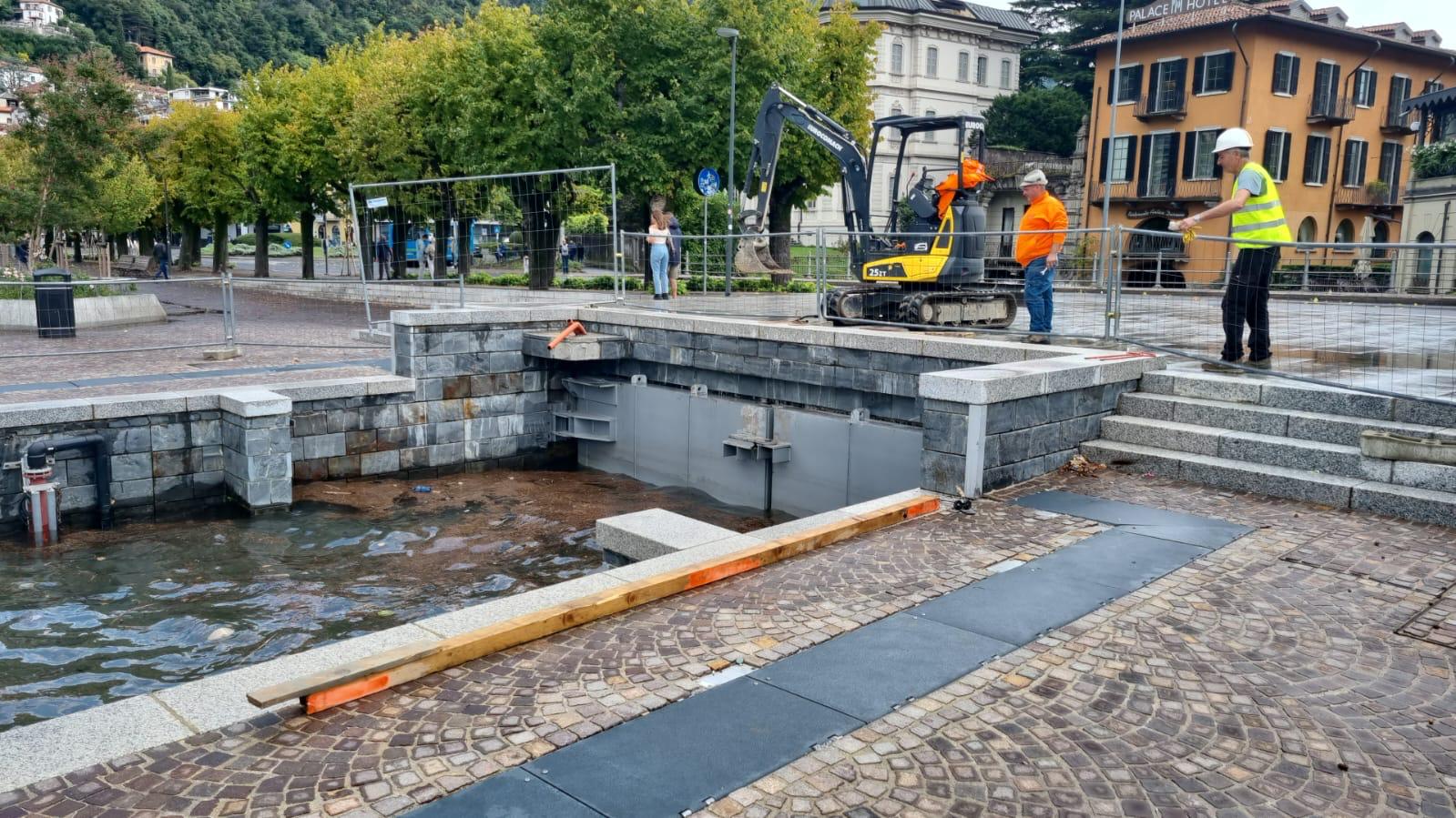 Maltempo a Como, nuovi collaudi sul Lungolago. Al lavoro senza sosta per pulire le strade da fango e detriti