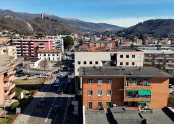 Una veduta aerea di Como, dal quartiere di Camerlata
