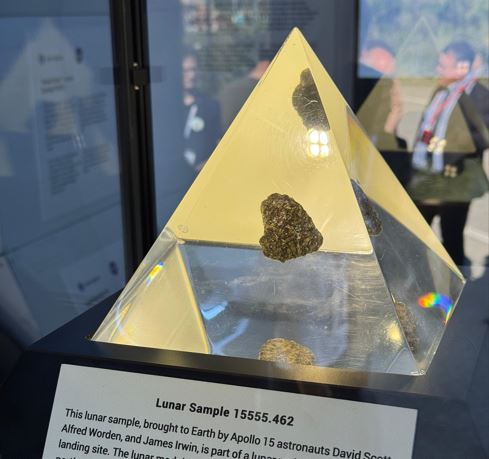 “LarioSpace 2025”, al via l’evento con Paolo Nespoli e l’esposizione della pietra lunare