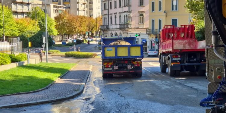 rimozione detriti Como foto polizia locale