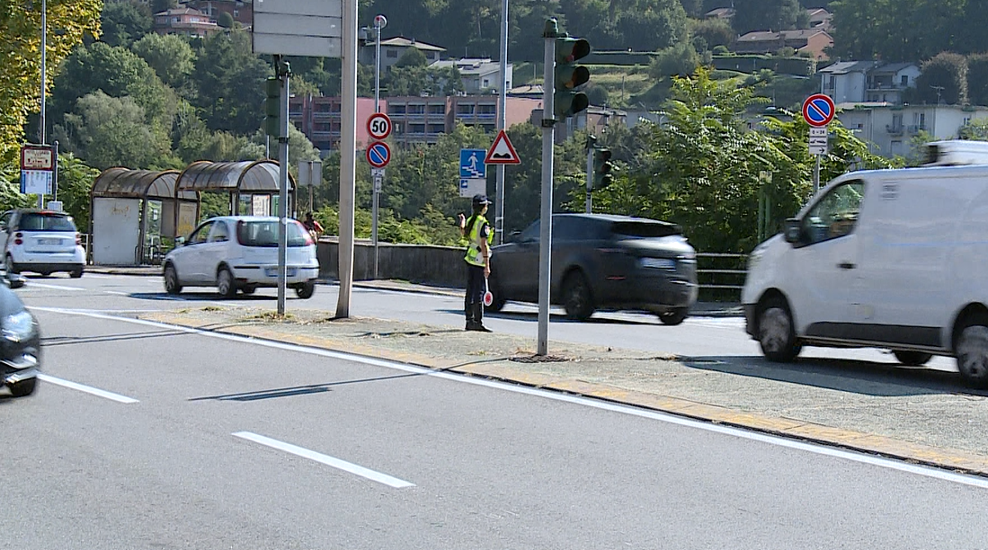 Como, semafori in tilt in Napoleona e in via Turati. La polizia locale ha regolato il traffico, problema risolto nel pomeriggio
