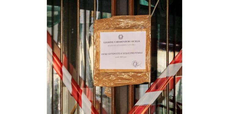 Era nella sua abitazione con la compagna nel rione Uditore