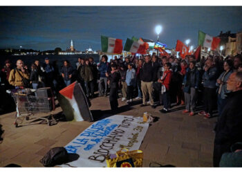In centinaia a sostegno della Global Sumud Flotilla