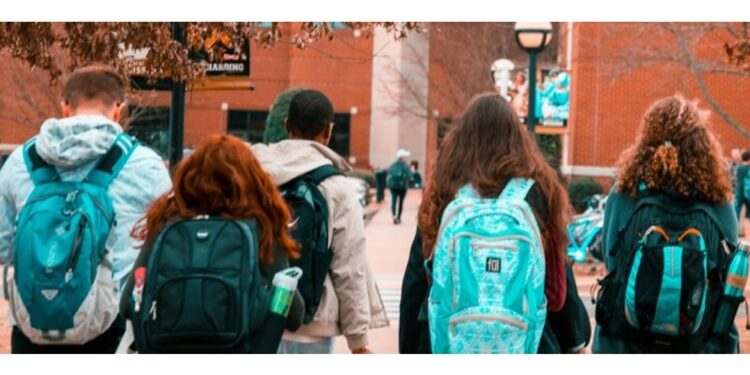 Potranno rientrare in liceo Agrigento solo se accompagnati