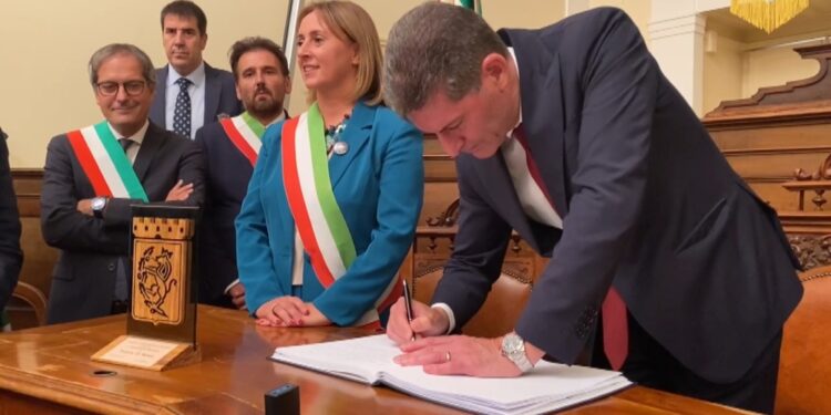 Cerimonia alla presenza del capo della Polizia Pisani