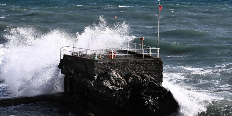 Onde alte oltre 4 metri ieri nello spezzino