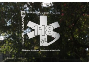 Incidente nella notte nel Catanese. I feriti non rischiano vita