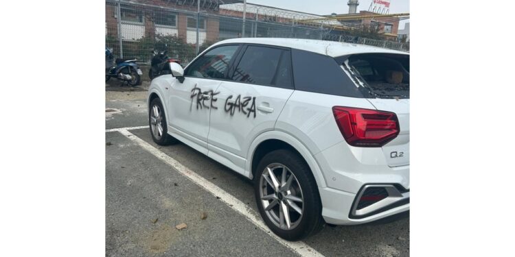 Tra scritte con vernice spray anche 'Kill Cingolani'