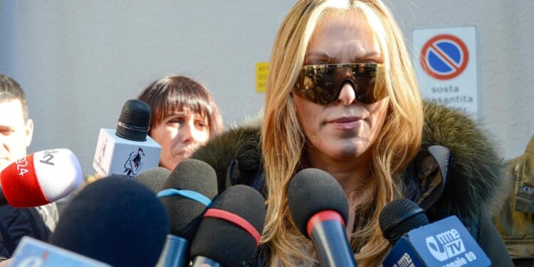 La criminologa: 'dopo aver scoperto il corpo fece messinscena'