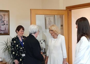 La regina incontra a Roma sei suore dell'Uisg al Collegio Beda