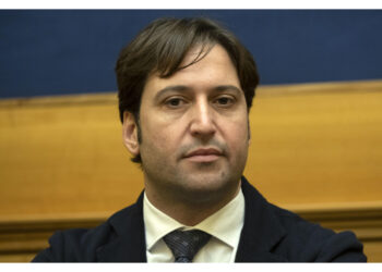 Ferrandelli: 'non mi intimoriscono'. Sindaco: 'non arretriamo'