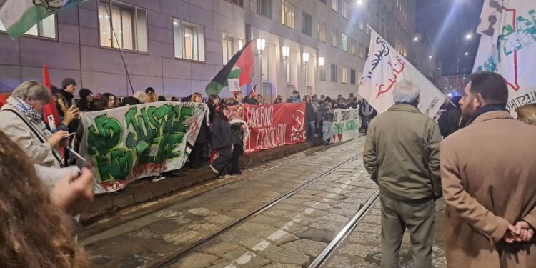 'Cessate il fuoco farsa