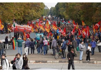Il corteo sfila in città