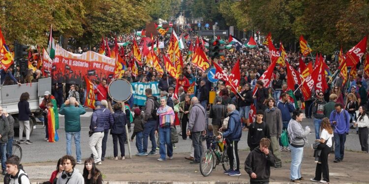 Il corteo sfila in città