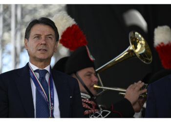 Ha lasciato solo Giorgetti augurandogli 'in bocca al lupo'