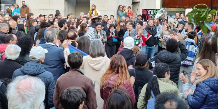 Oltre 300 persone si sono poi spostate all'ospedale