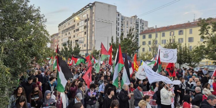 In 1.500 alla manifestazione. In cammino da piazzale Lodi