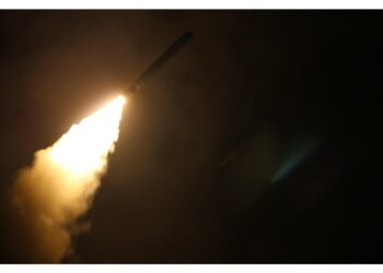 Peskov: 'Possono portare ordigni nucleari'