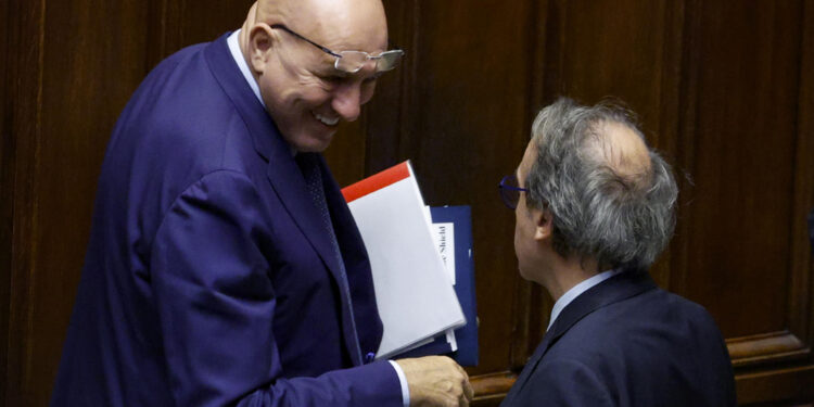 Il ministro: 'così si fa solo del male agli italiani'