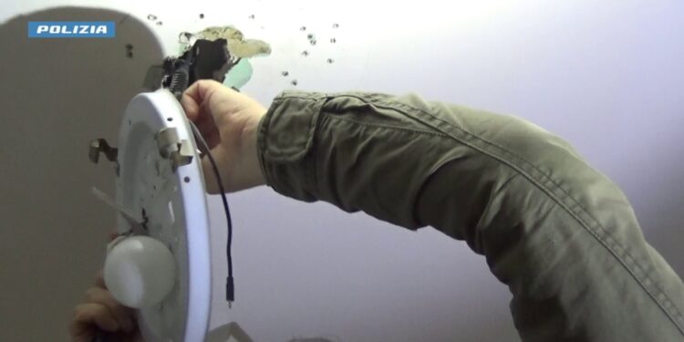 Sul cellulare app per controllare le immagini in tempo reale