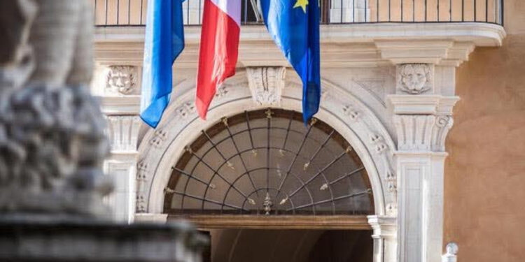 Autorità giudiziare locali autorizzano libertà su cauzione