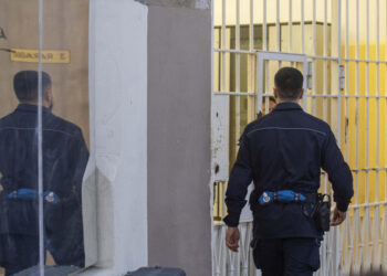 Per cause naturali. Bloccato ingresso operatori per verifiche
