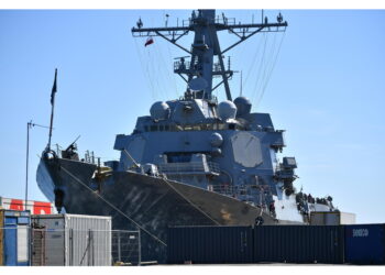 In arrivo una nave da guerra e un corpo dei Marines