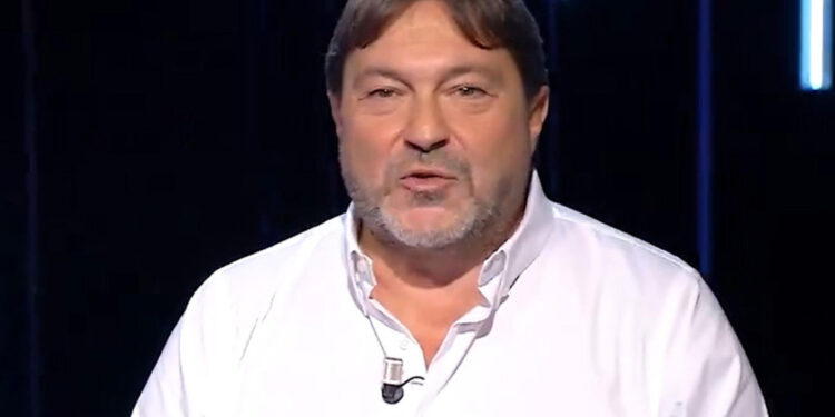 Erano parcheggiate davanti casa