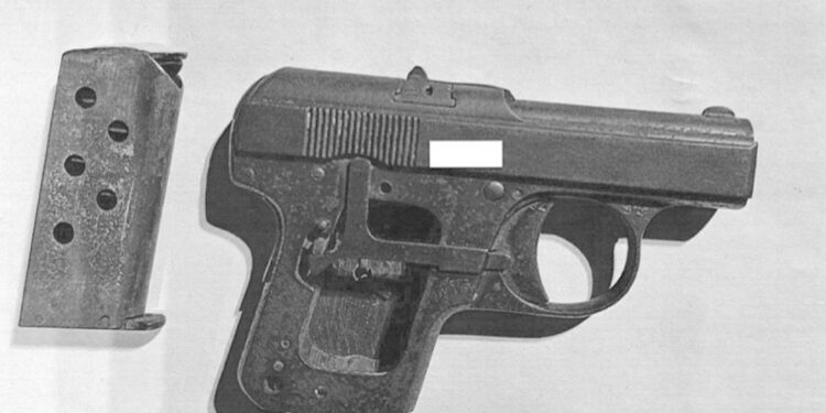 51enne aveva pistola detenuta illegalmente