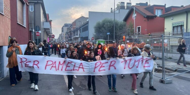 Il corteo partito dalla strada dove è stata uccisa la ragazza