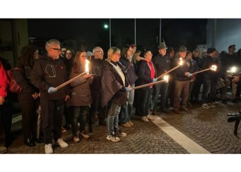 In 400 per la donna uccisa a coltellate dall'ex compagno