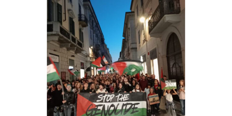 "E' la stessa democrazia che lascia mano libera a Netanyahu"