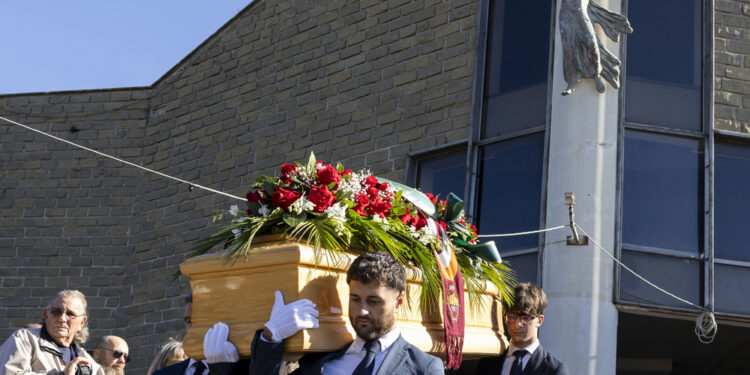 Fratello celebra funerali.Le note di Renato Zero e 'Grazie Roma'