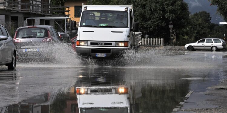 Scatta alert per Carrione. Anche a Massa stop lezioni oggi