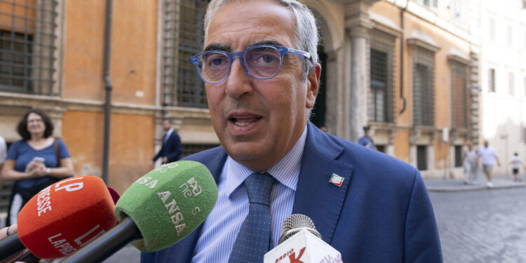 'Sconcertato dalla decisione di lasciare per primi Israele'