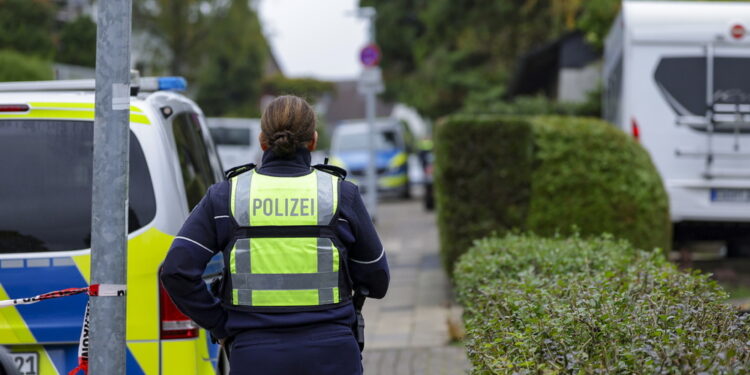 Lo comunicano gli inquirenti. La donna è fuori pericolo